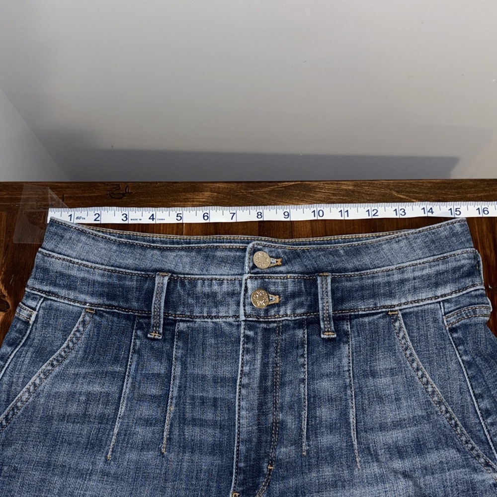 White House Black Market Denim Jean Shorts - Picture 6 of 12